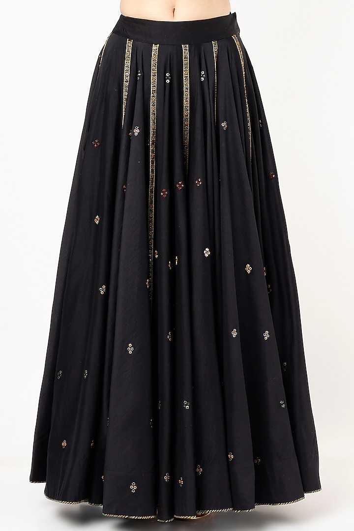 Black Embroidered Wedding Lehenga Set by Punit Balana at Pernia's Pop Up Shop