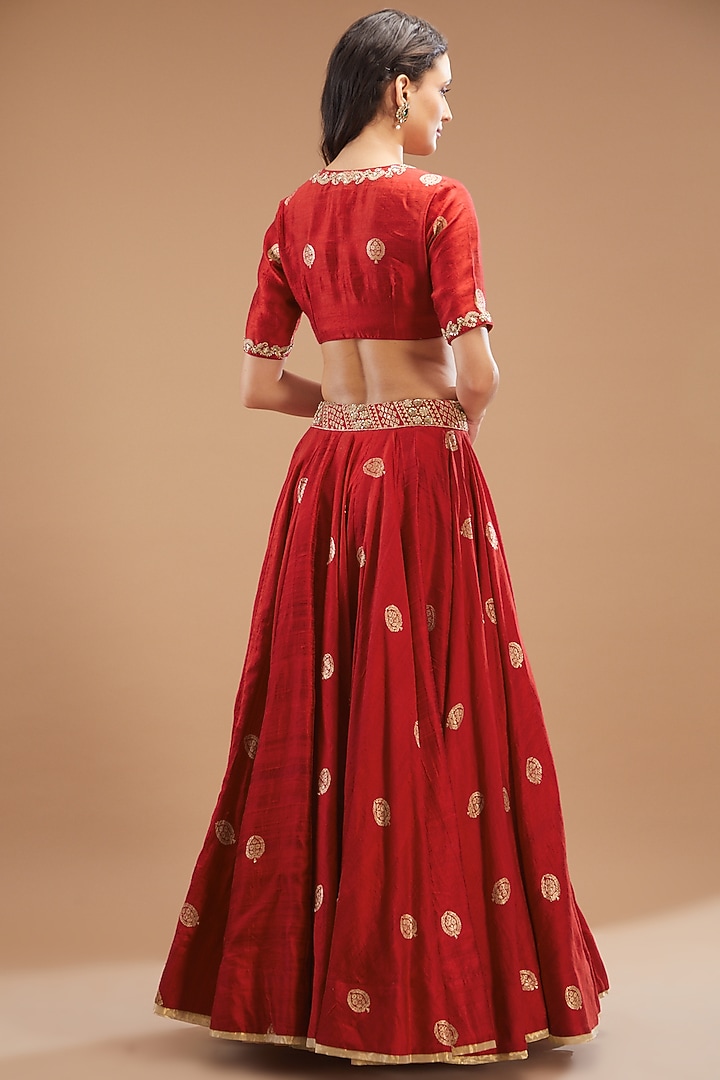 Red Banarasi Weaved Silk Embroidered Bridal Lehenga Set by Punit Balana at Pernia's Pop Up Shop