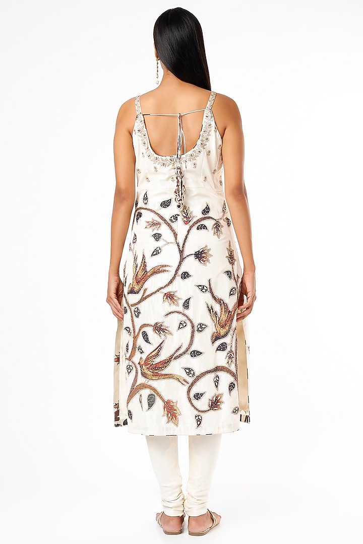 Ivory Embroidered Kurta Set by Punit Balana at Pernia's Pop Up Shop