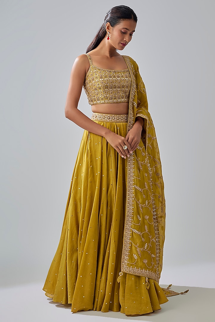 Heena Green Chanderi Silk Marodri Embroidered Wedding Lehenga Set by Punit Balana at Pernia's Pop Up Shop