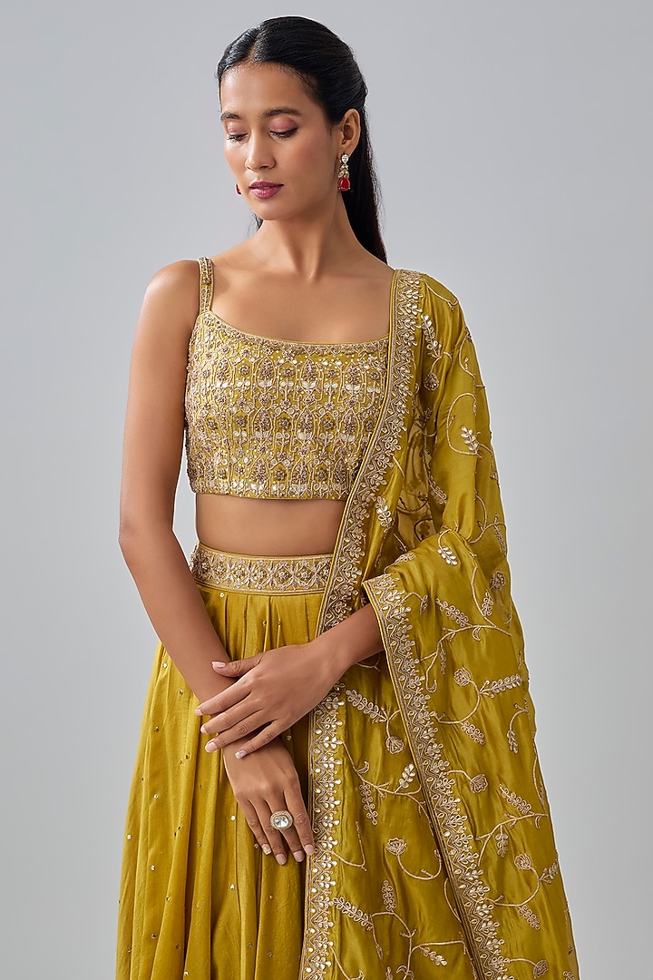 Heena Green Chanderi Silk Marodri Embroidered Wedding Lehenga Set by Punit Balana at Pernia's Pop Up Shop
