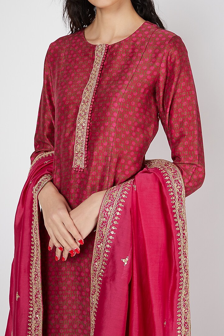 Red Straight Kurta Set With Marodi Work by Punit Balana at Pernia's Pop Up Shop