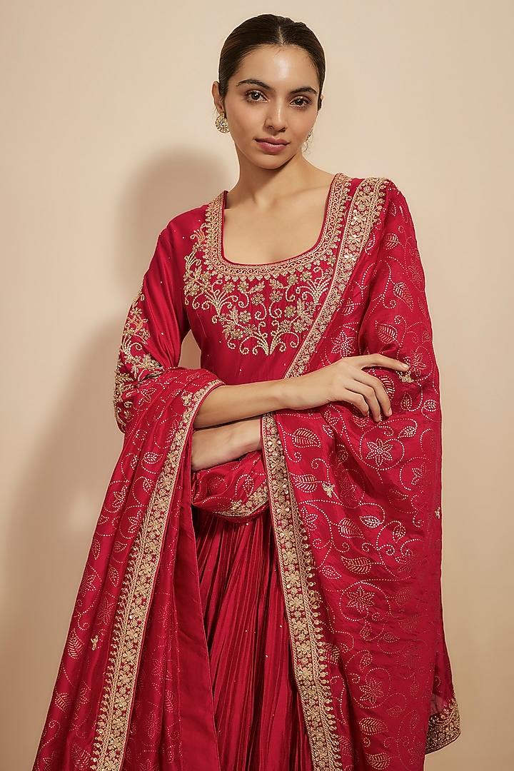 Red Chanderi Silk & Organza Silk Zardosi Embroidered Wedding Anarkali Set by Punit Balana at Pernia's Pop Up Shop