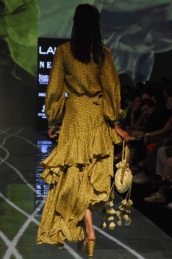 Henna Green Bandhani Shirt With Skirt by Punit Balana at Pernia's Pop Up Shop