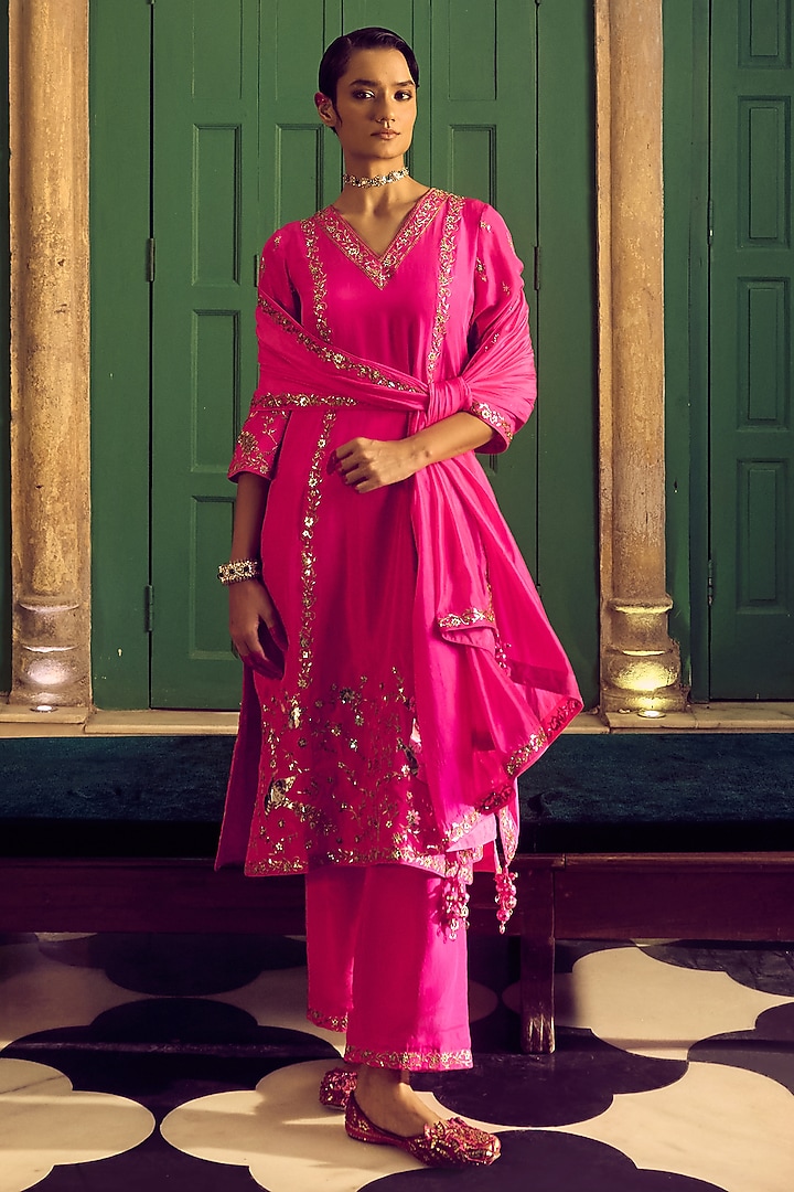 Gulabi Gulaal Silk Foil Embroidered Kurta Set by Punit Balana at Pernia's Pop Up Shop