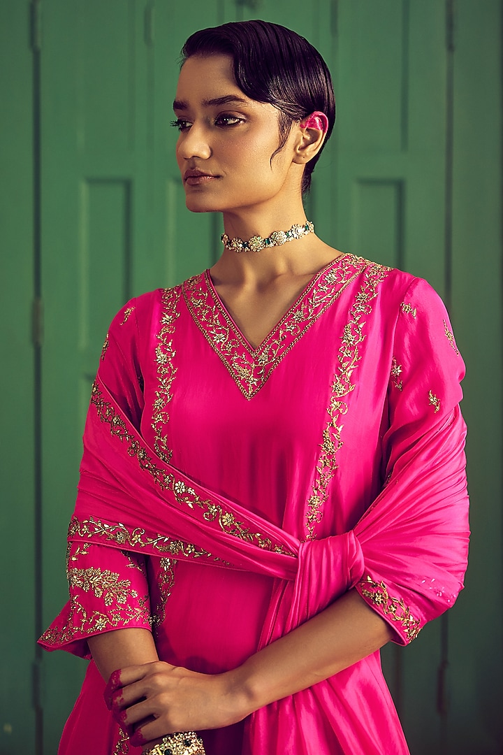 Gulabi Gulaal Silk Foil Embroidered Kurta Set by Punit Balana at Pernia's Pop Up Shop