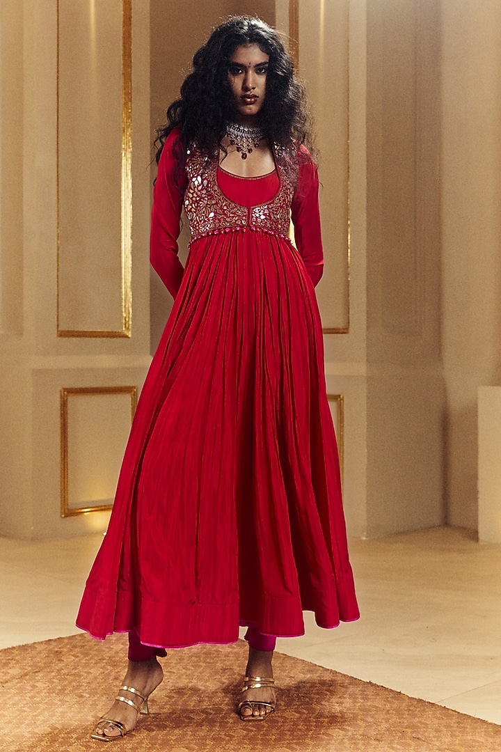 Surkh Laal Crushed Tissue Tilla Work Wedding Anarkali Set by Punit Balana at Pernia's Pop Up Shop