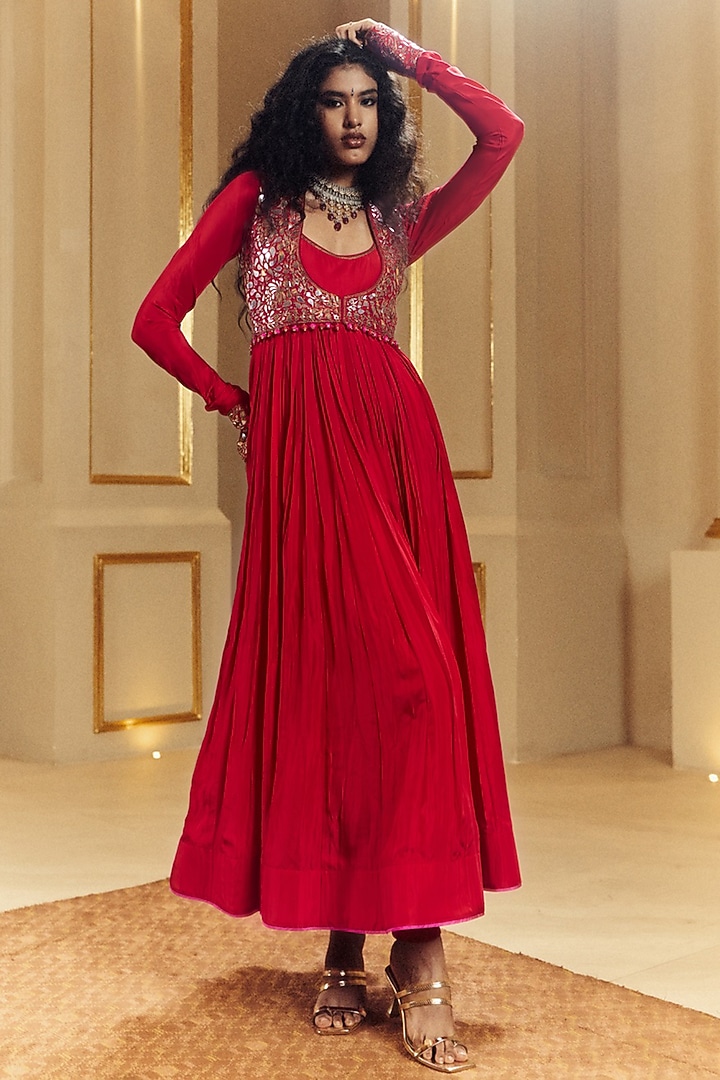 Surkh Laal Crushed Tissue Tilla Work Wedding Anarkali Set by Punit Balana at Pernia's Pop Up Shop