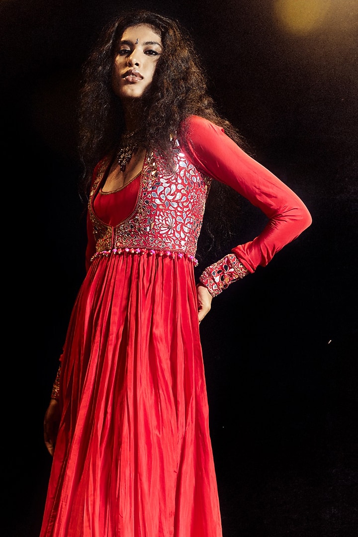 Surkh Laal Crushed Tissue Tilla Work Wedding Anarkali Set by Punit Balana at Pernia's Pop Up Shop