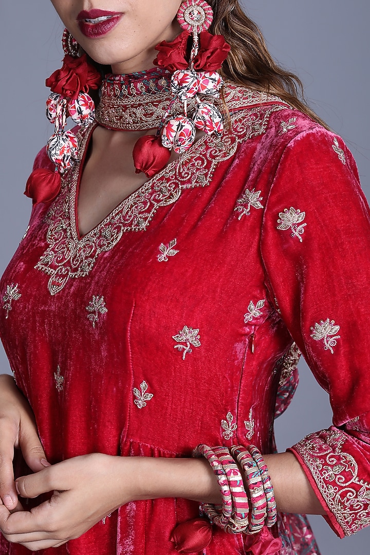 Pink Hand Embroidered Kurta Set by Punit Balana at Pernia's Pop Up Shop