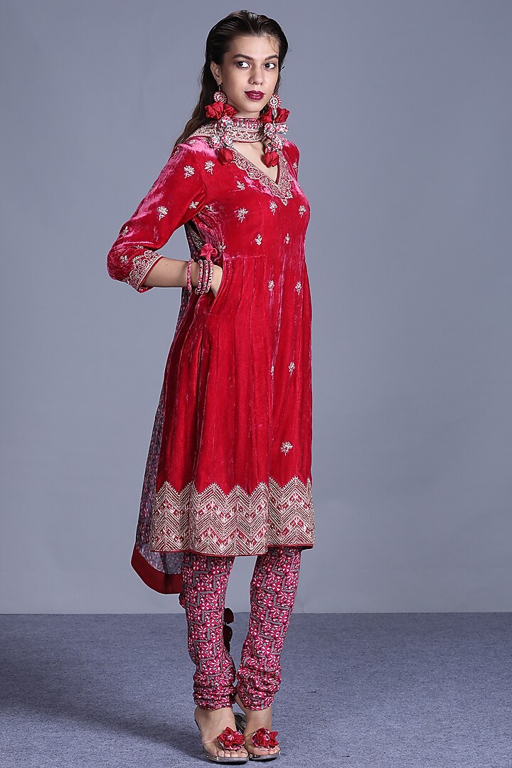 Pink Hand Embroidered Kurta Set by Punit Balana at Pernia's Pop Up Shop
