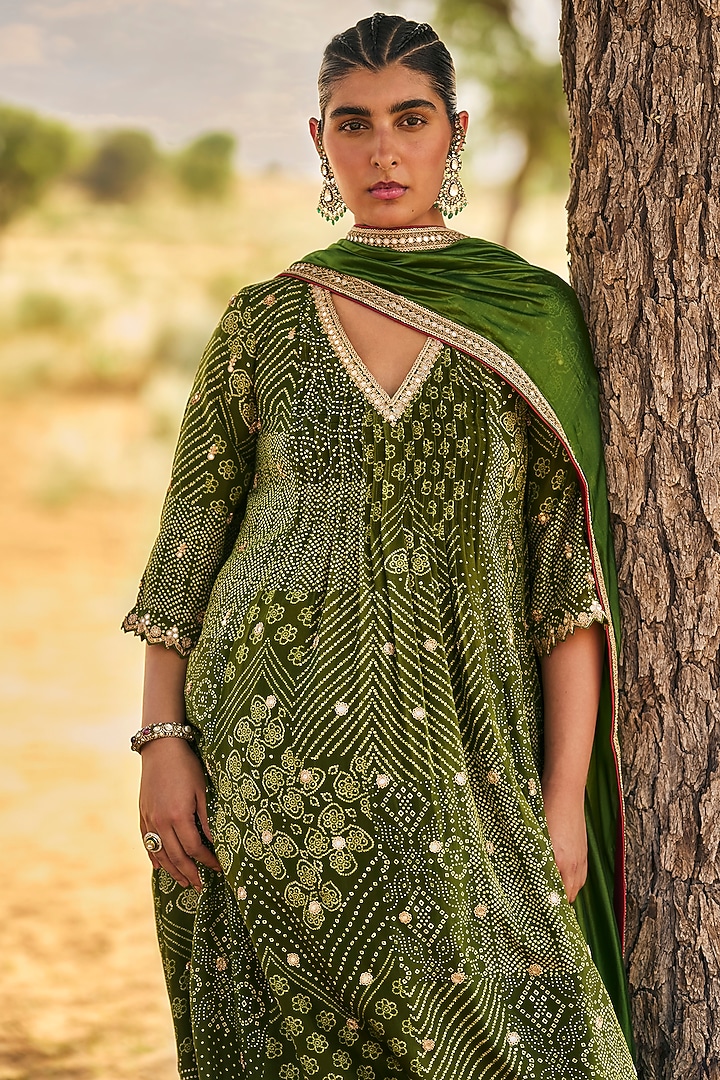 Green Silk & Organza Silk Marodi Embroidered Kurta Set by Punit Balana at Pernia's Pop Up Shop
