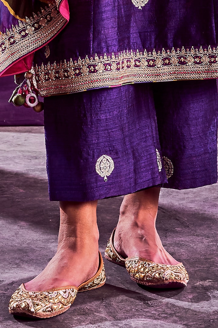 Purple Zardosi Embroidered Kurta Set by Punit Balana at Pernia's Pop Up Shop