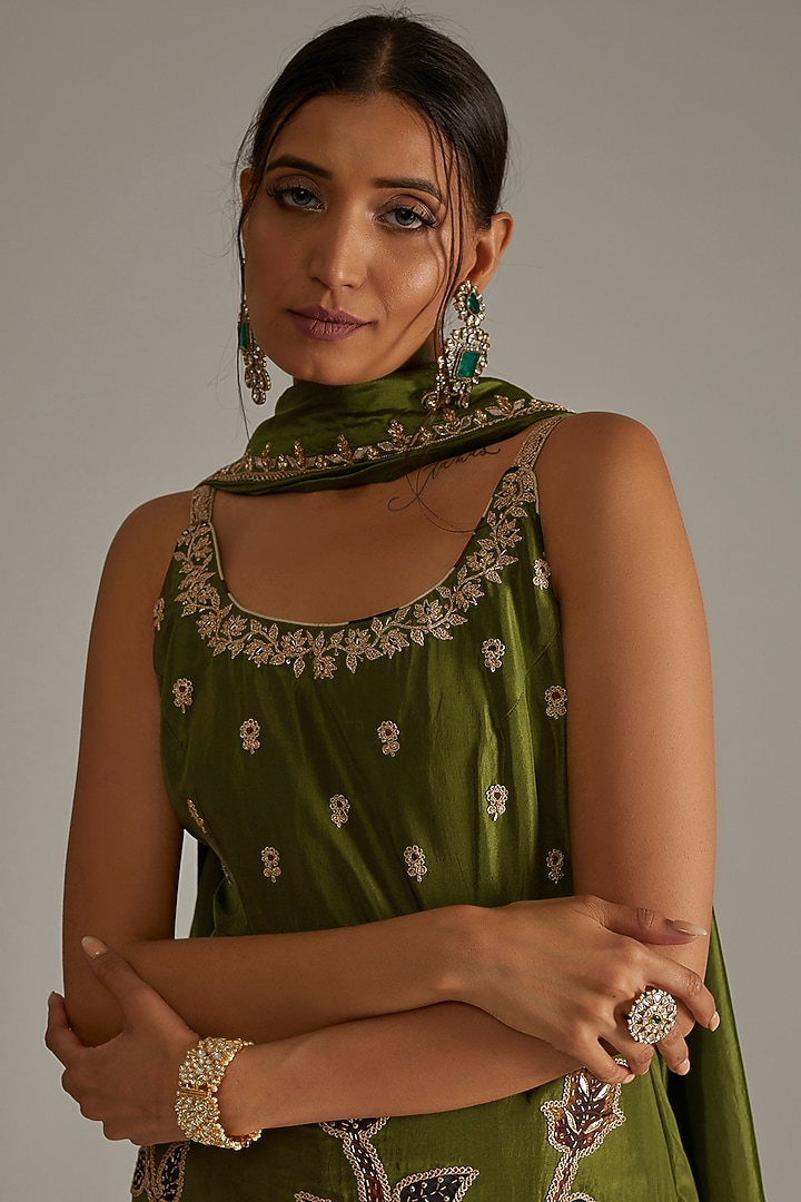 Dark Green Embroidered Kurta Set by Punit Balana at Pernia's Pop Up Shop