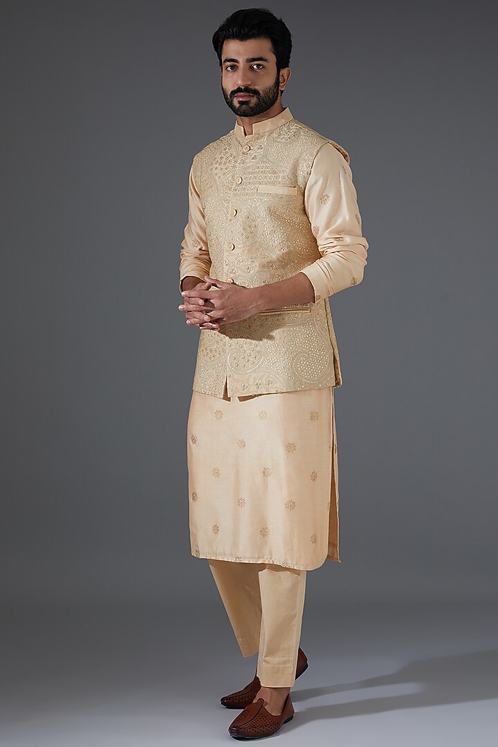 Buttercup Chanderi Silk Embroidered Bundi Set by Punit Balana Men at Pernia's Pop Up Shop