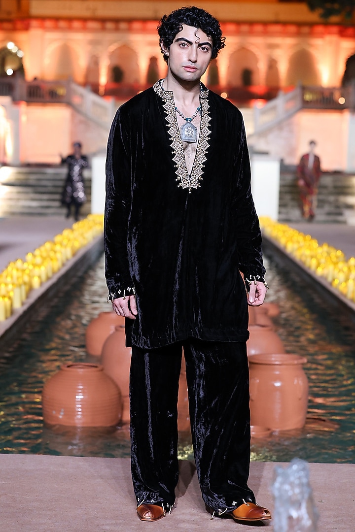Black Velvet Marodi Embroidered Kurta Set by Punit Balana Men at Pernia's Pop Up Shop