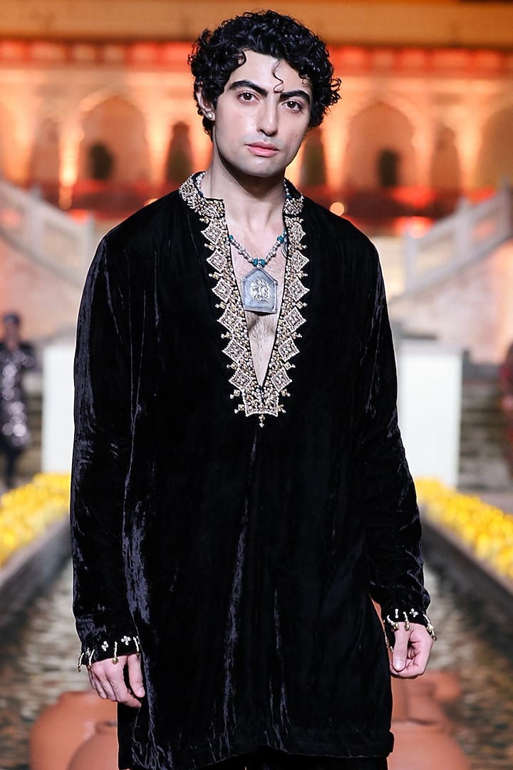 Black Velvet Marodi Embroidered Kurta Set by Punit Balana Men at Pernia's Pop Up Shop