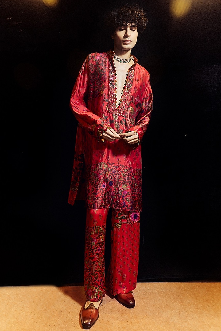 Surkh Laal Organza Silk Printed & Resham Work Kurta Set by Punit Balana Men at Pernia's Pop Up Shop