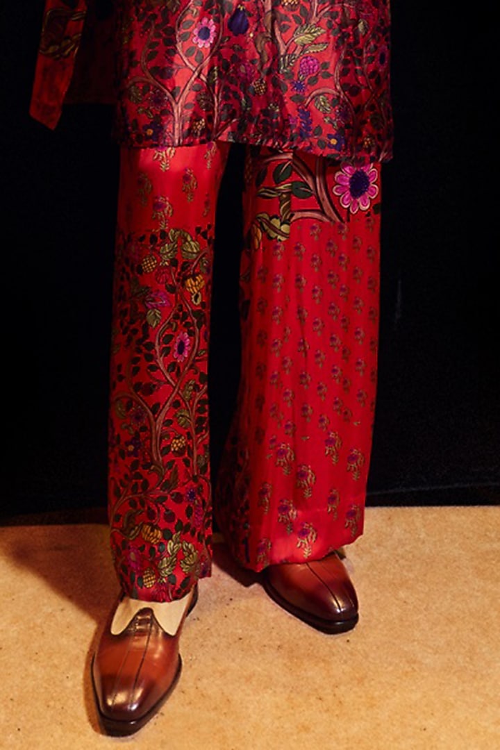 Surkh Laal Organza Silk Printed & Resham Work Kurta Set by Punit Balana Men at Pernia's Pop Up Shop