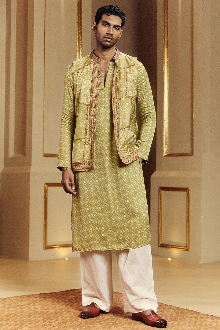 Heena Green Satin Silk Resham Embroidered Bundi Jacket Set by Punit Balana Men at Pernia's Pop Up Shop