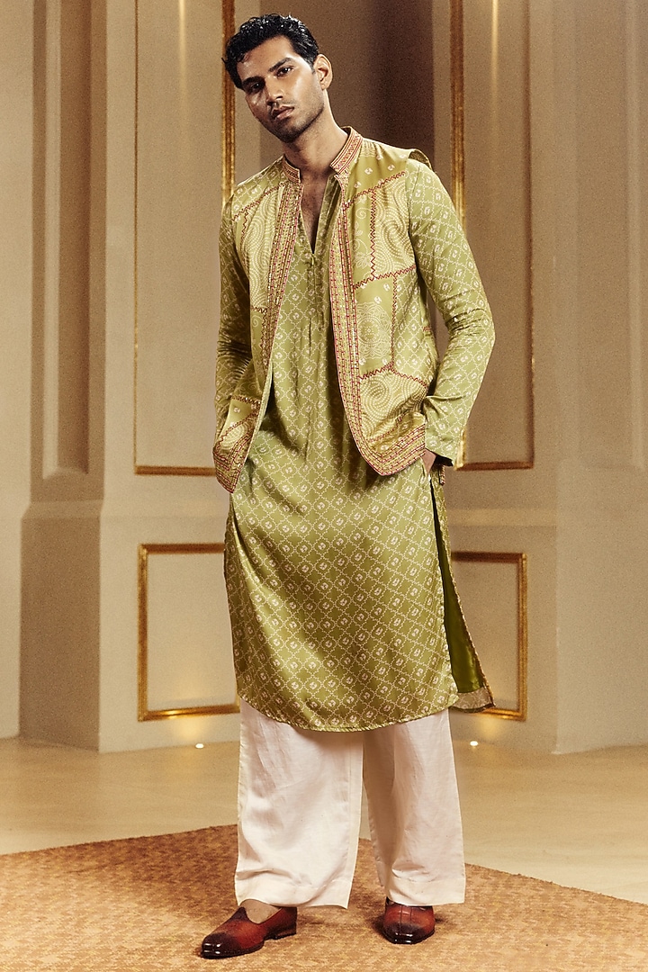 Heena Green Satin Silk Resham Embroidered Bundi Jacket Set by Punit Balana Men at Pernia's Pop Up Shop