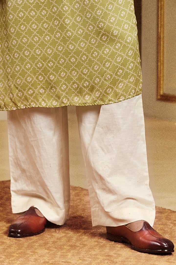 Heena Green Satin Silk Resham Embroidered Bundi Jacket Set by Punit Balana Men at Pernia's Pop Up Shop