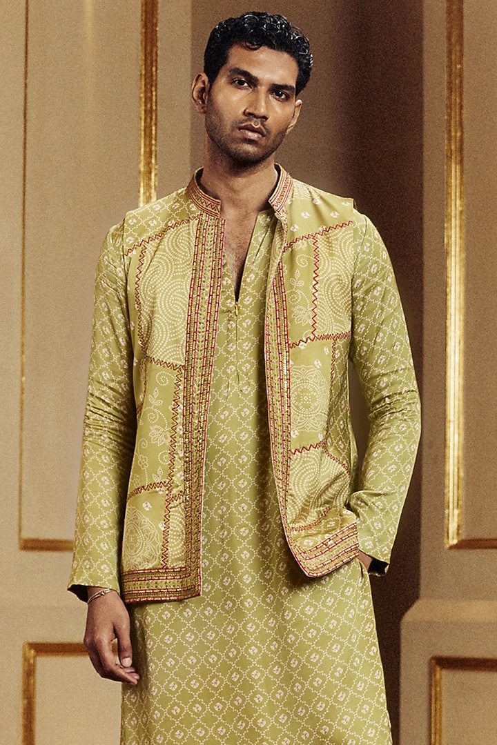 Heena Green Satin Silk Resham Embroidered Bundi Jacket Set by Punit Balana Men at Pernia's Pop Up Shop