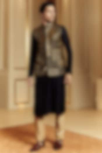 Black Chanderi Silk Resham Work Bundi Jacket Set by Punit Balana Men at Pernia's Pop Up Shop