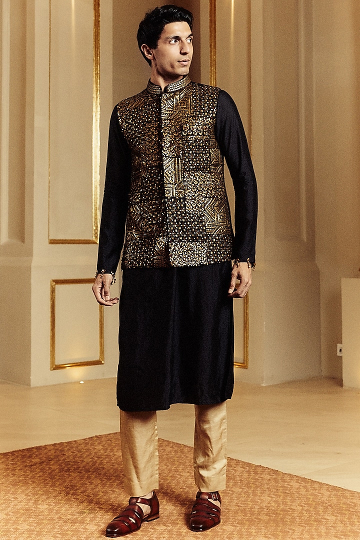 Black Chanderi Silk Resham Work Bundi Jacket Set by Punit Balana Men at Pernia's Pop Up Shop