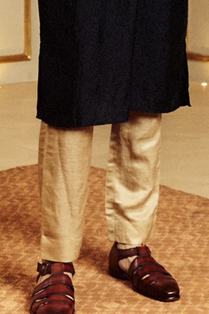 Black Chanderi Silk Resham Work Bundi Jacket Set by Punit Balana Men at Pernia's Pop Up Shop