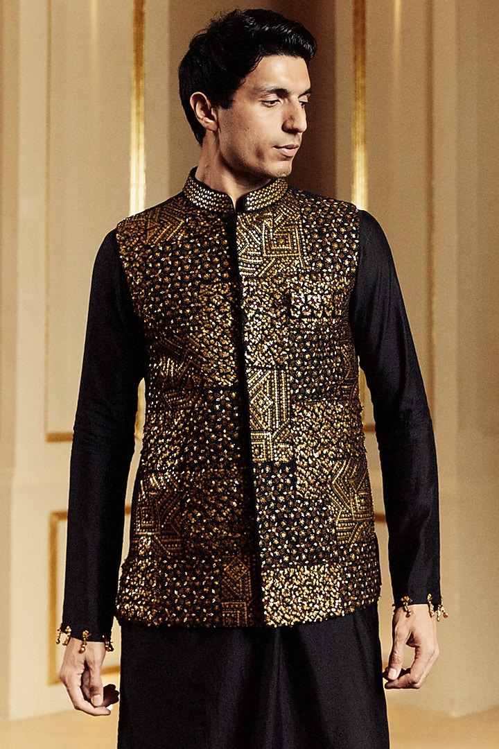 Black Chanderi Silk Resham Work Bundi Jacket Set by Punit Balana Men at Pernia's Pop Up Shop
