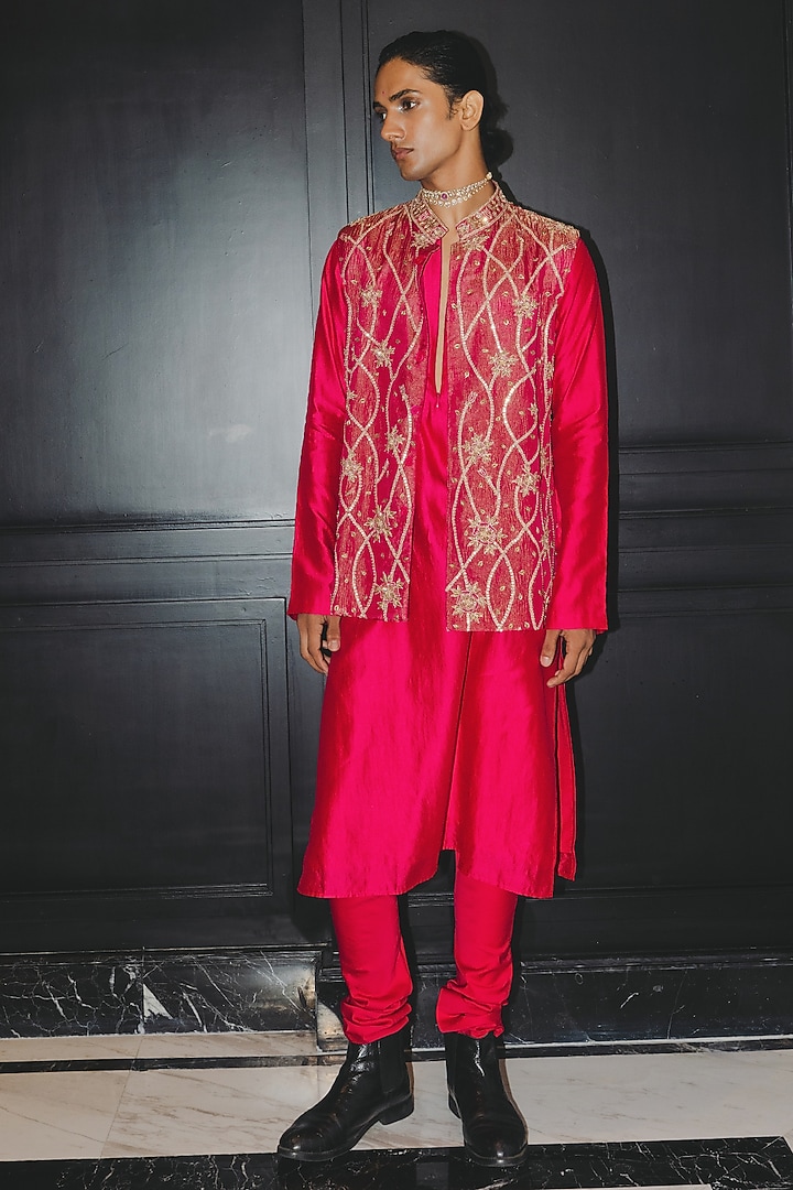 Raspberry Pink Banarasi Crushed Tissue Zardosi Embroidered Bundi Jacket Set by Punit Balana Men at Pernia's Pop Up Shop