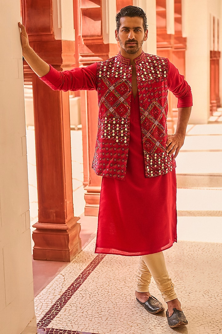 Red Tussar Silk Resham & Dori Embroidered Bundi Jacket Set by Punit Balana Men