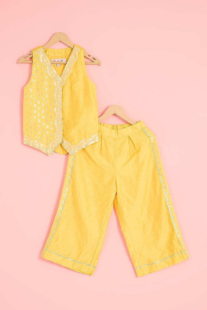 Yellow Zari Chanderi Zari Embroidered Waistcoat Set For Girls by Pankhuri by Priyanka - Kids at Pernia's Pop Up Shop