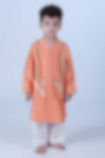 Peach Chanderi Zari Butta Printed Kurta Set For Boys by Pankhuri by Priyanka - Kids