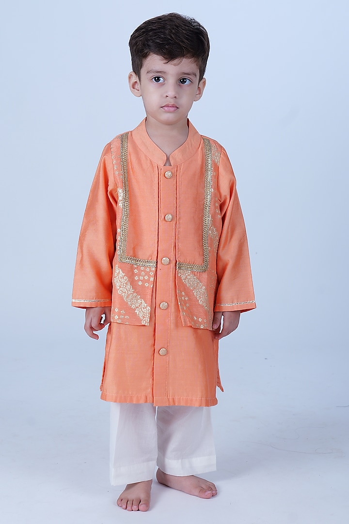 Peach Chanderi Zari Butta Printed Kurta Set For Boys by Pankhuri by Priyanka - Kids