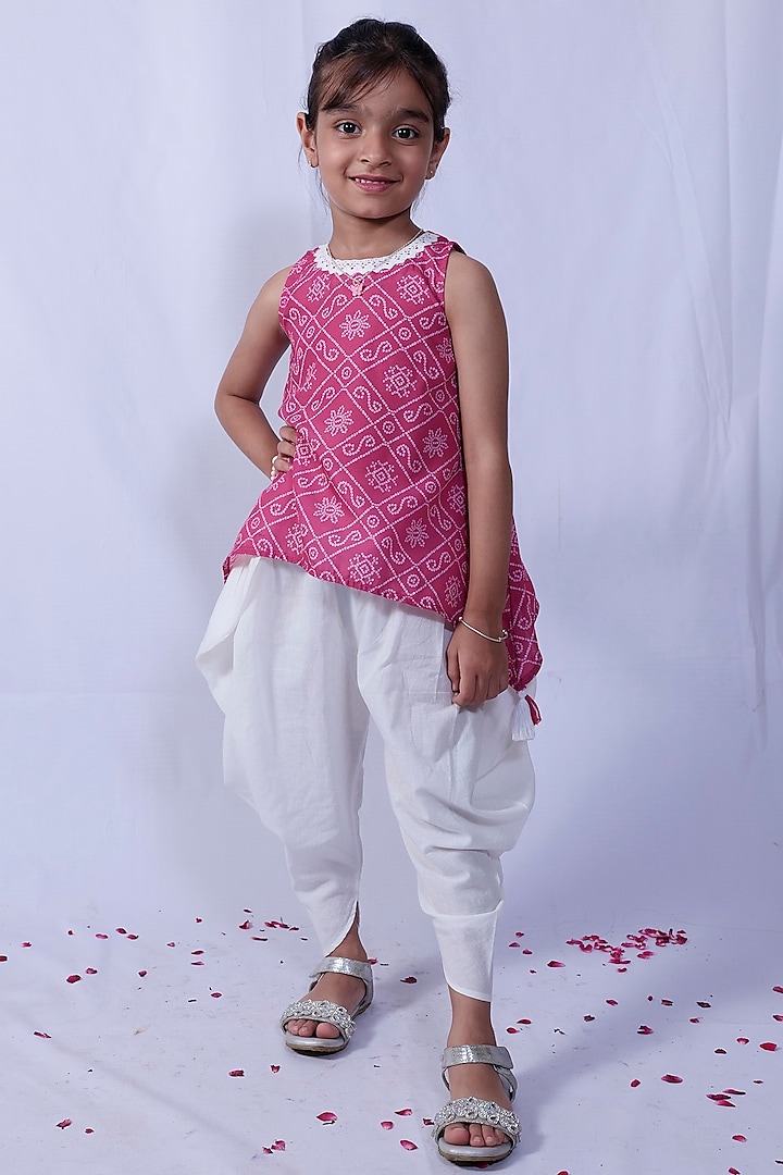 Fuchsia Bandhani Kurta Set For Girls by Pankhuri by Priyanka - Kids