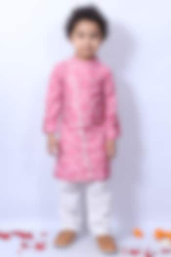 Pink Printed Muslin Kurta Set For Boys by Pankhuri by Priyanka - Kids at Pernia's Pop Up Shop