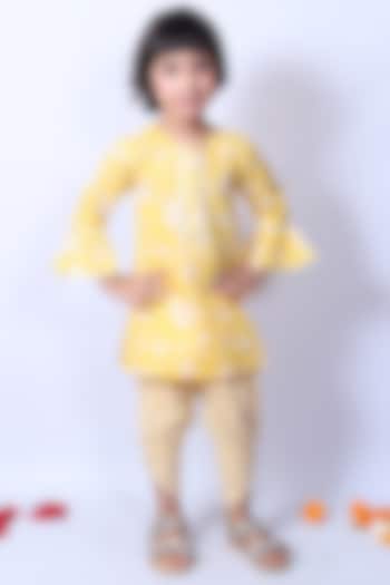 Yellow Printed Kurta Set For Girls by Pankhuri by Priyanka - Kids