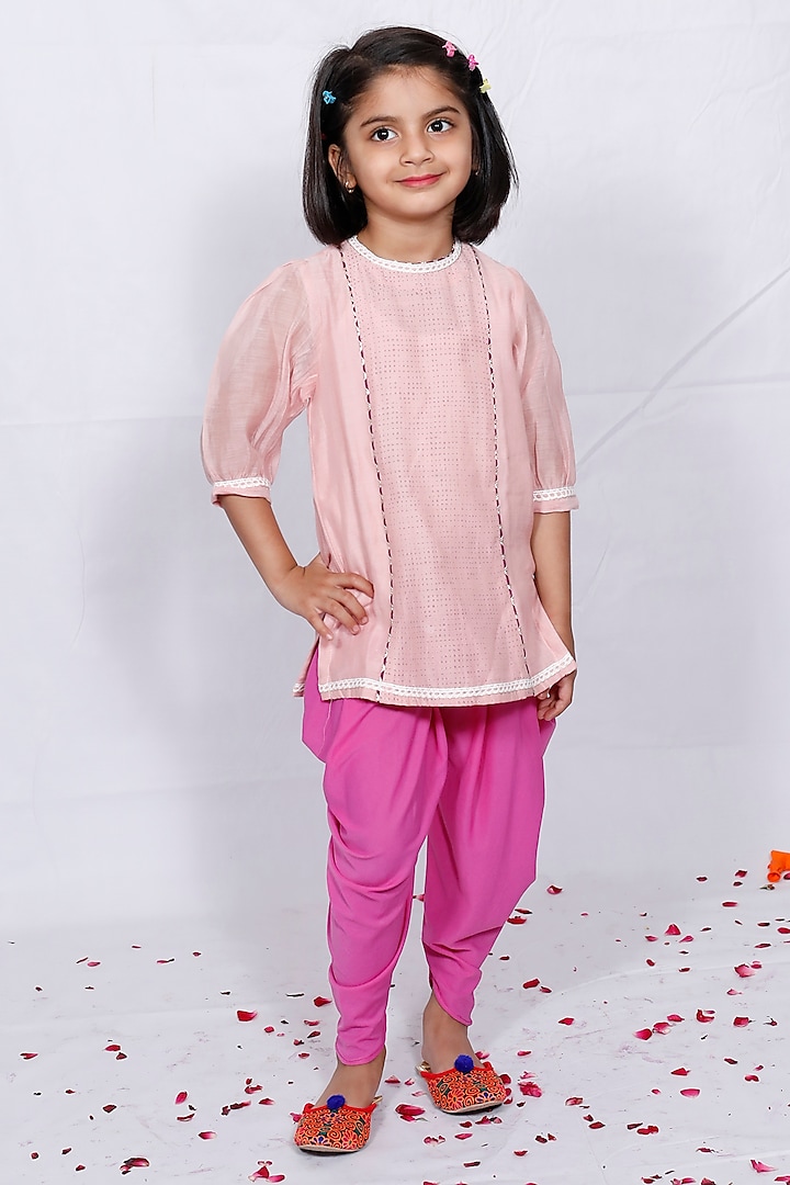 Pink Block Printed Kurta Set For Girls by Pankhuri by Priyanka - Kids at Pernia's Pop Up Shop