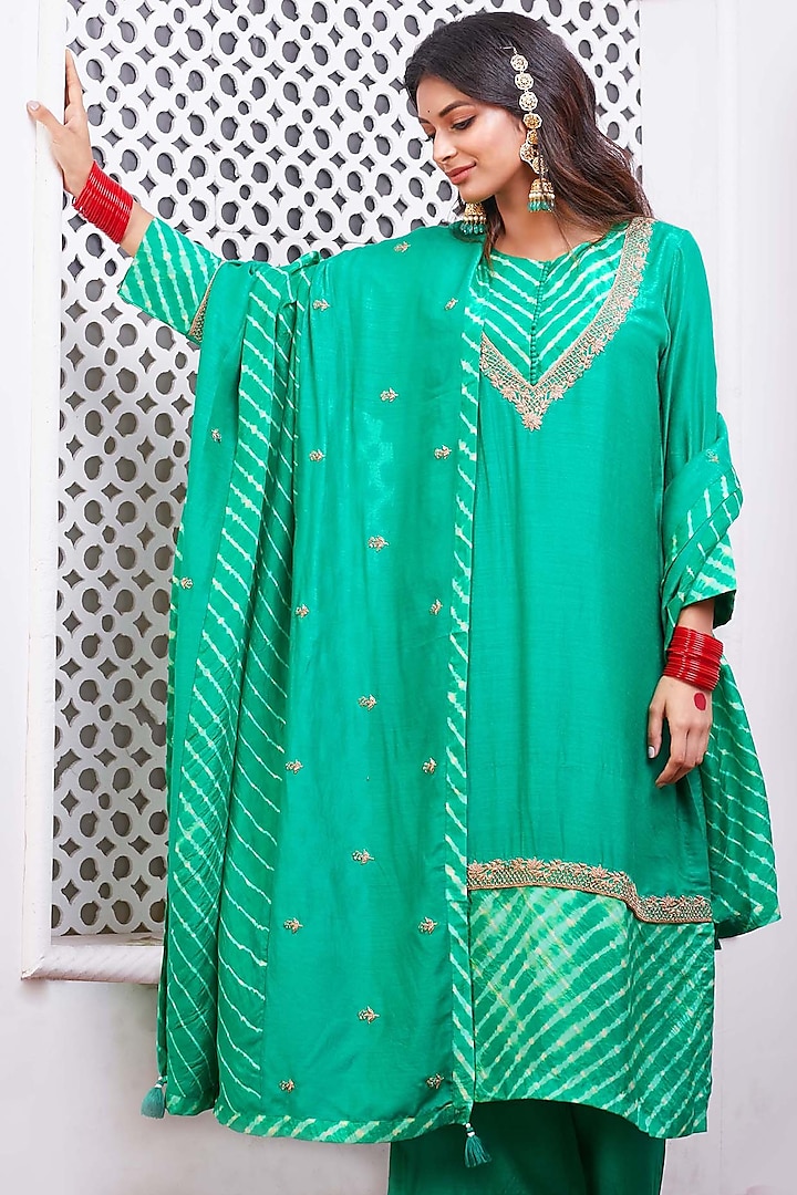 Green Hand Embroidered Kurta Set by Pink City By Sarika at Pernia's Pop Up Shop