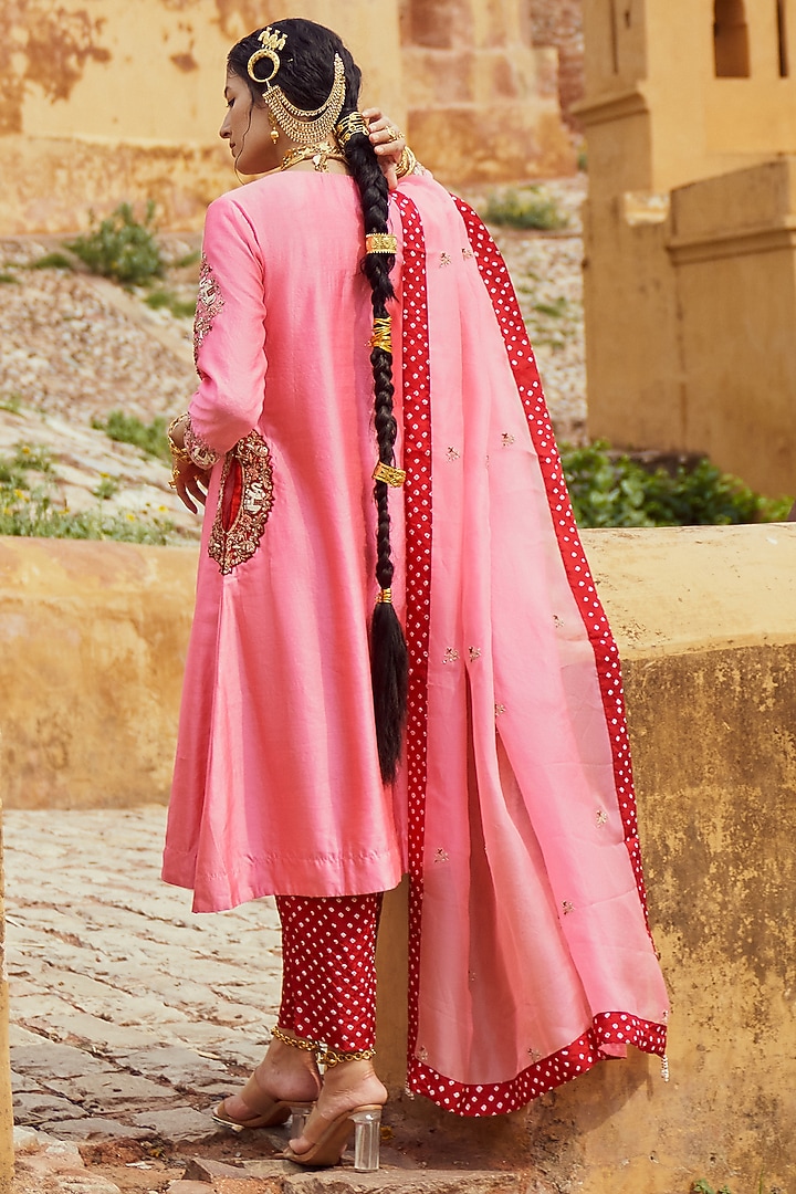 Peach Silk Bandhani Resham Embroidered Kurta Set by Pink City By Sarika at Pernia's Pop Up Shop