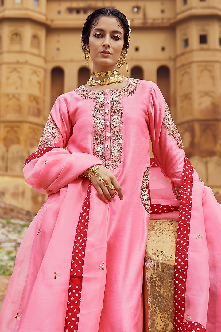 Peach Silk Bandhani Resham Embroidered Kurta Set by Pink City By Sarika at Pernia's Pop Up Shop