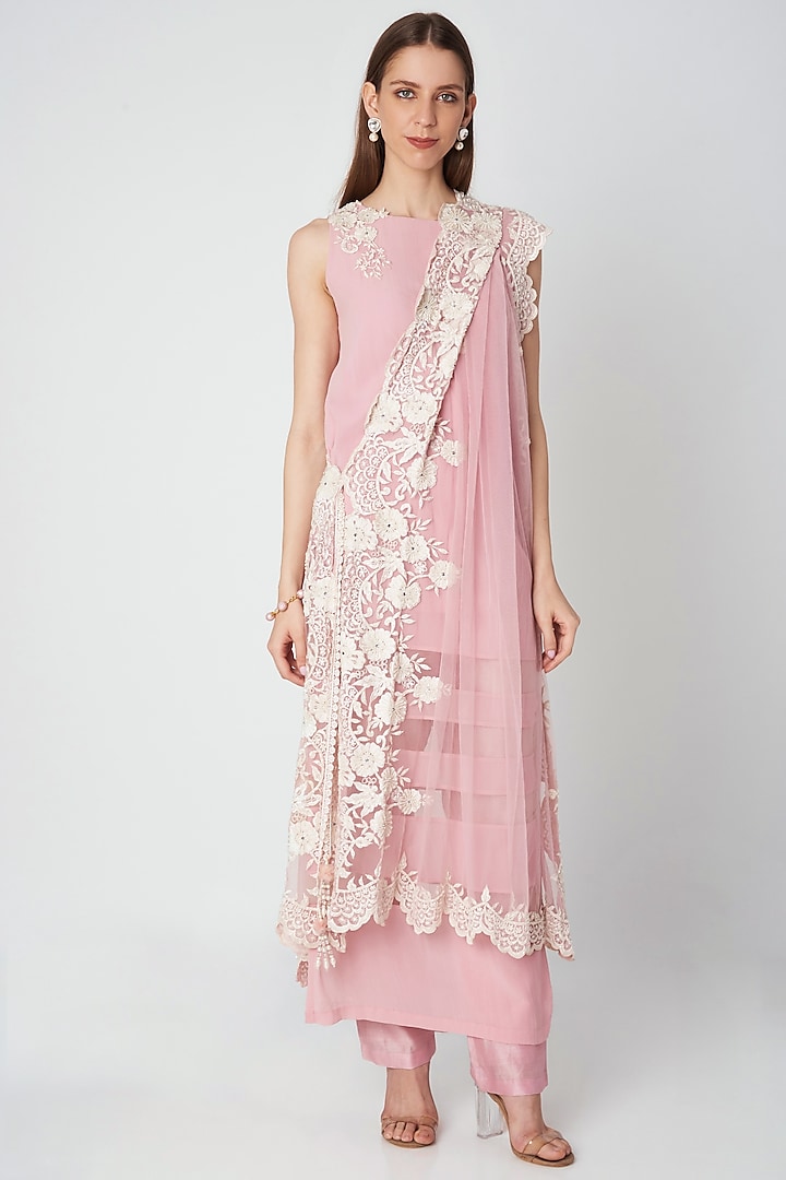 Blush Pink Embroidered Kurta Set by Priya Chhabria at Pernia's Pop Up Shop