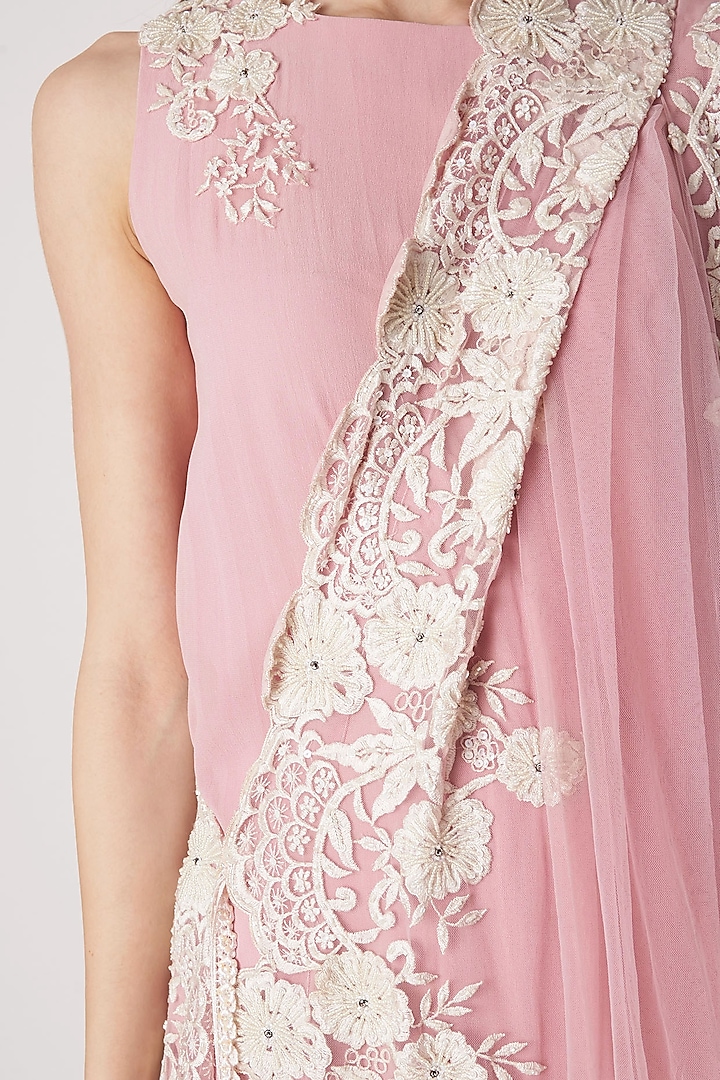 Blush Pink Embroidered Kurta Set by Priya Chhabria at Pernia's Pop Up Shop