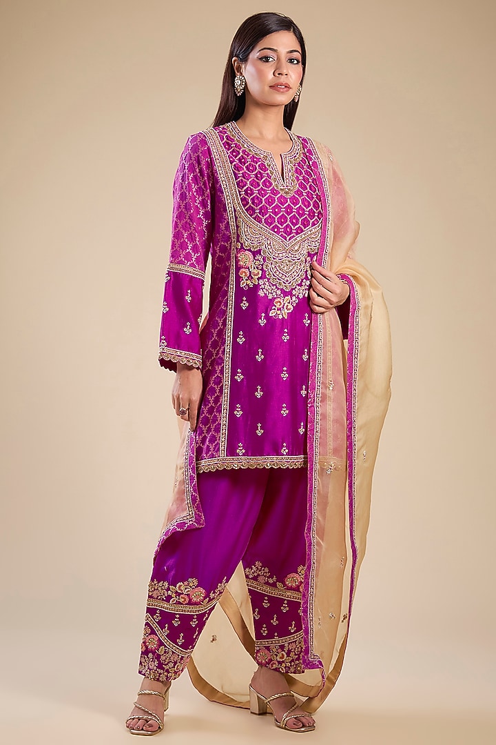 Pink Shimmer Brocade Chanderi Hand & Machine Embroidered Kurta Set by Petticoat Lane at Pernia's Pop Up Shop