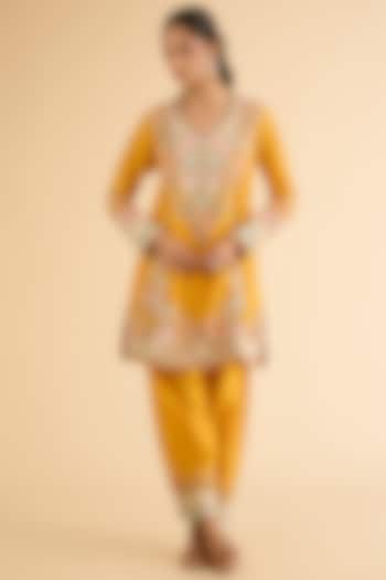 Mustard Chanderi Patchwork Kurta Set by Petticoat Lane at Pernia's Pop Up Shop