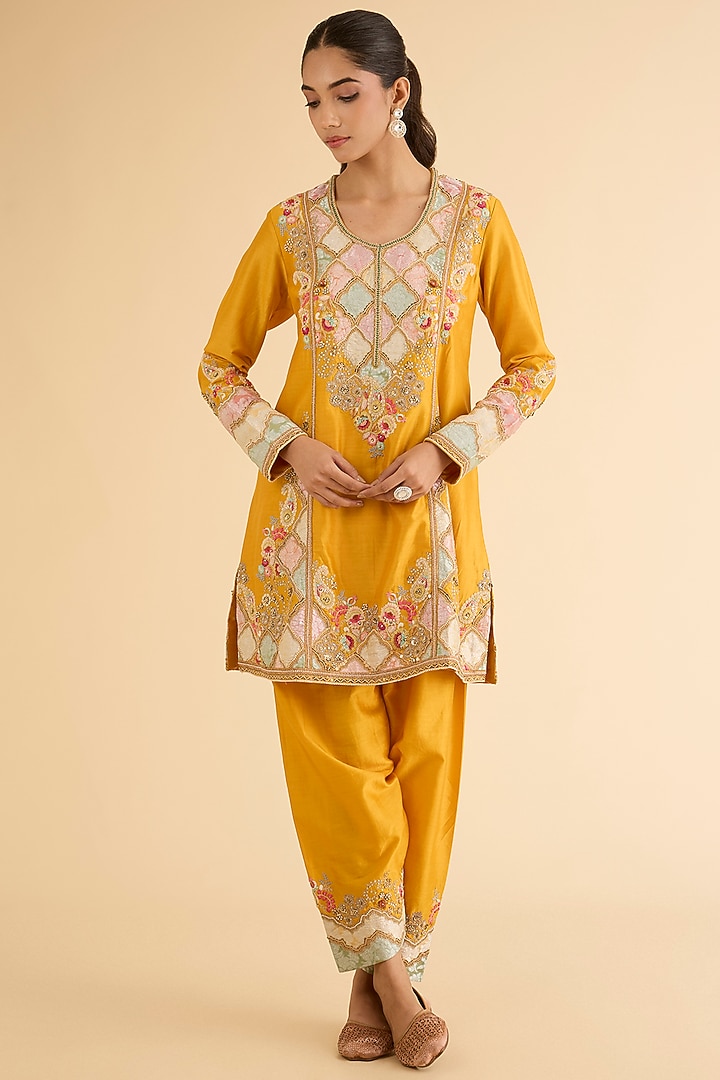 Mustard Chanderi Patchwork Kurta Set by Petticoat Lane at Pernia's Pop Up Shop