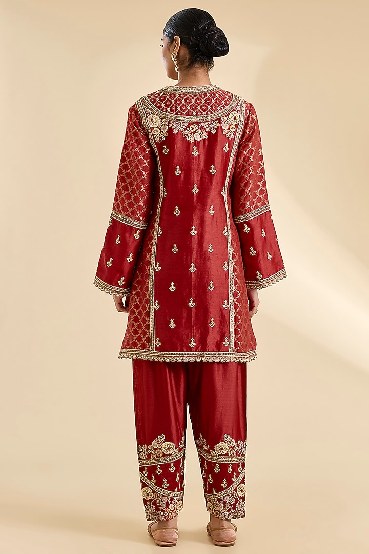 Red Chanderi & Brocade Hand Embroidered Short Kurta Set by Petticoat Lane at Pernia's Pop Up Shop
