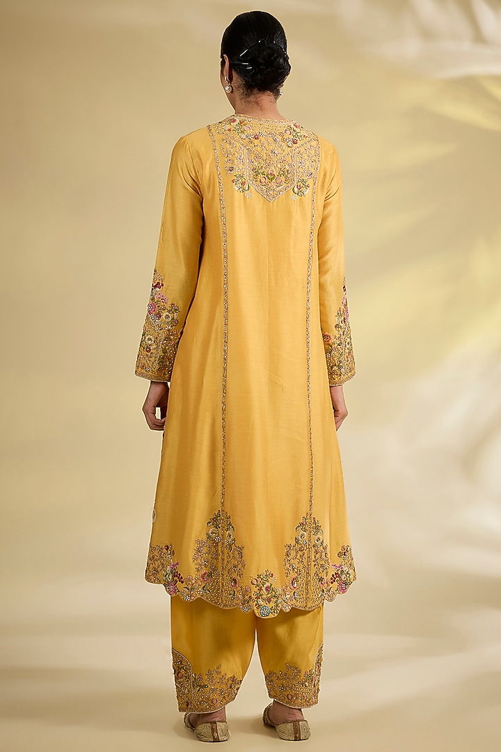 Yellow Chanderi Phulkari Embroidered Kurta Set by Petticoat Lane at Pernia's Pop Up Shop
